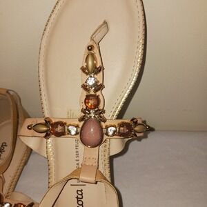 Dakota SER LINDA É‎ SER FELIZ Tan Embellished Thong Sandals Ankle Strap 10